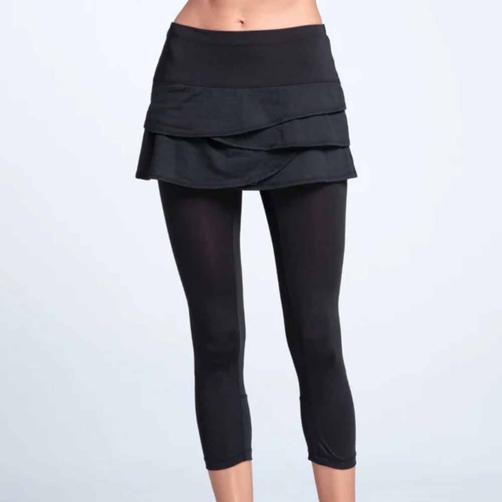 Lucky In Love XL (Scallop Capri) Black tennis skirt - built-in leggings.